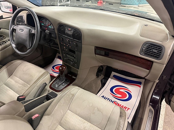 Volvo V40 15 of 16