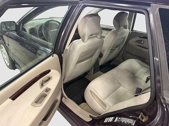 Volvo V40 8 of 16
