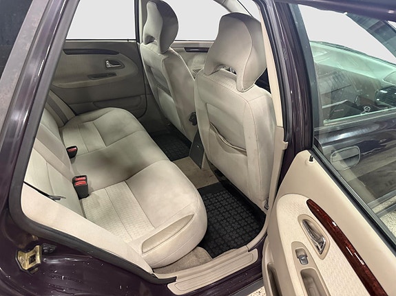Volvo V40 14 of 16