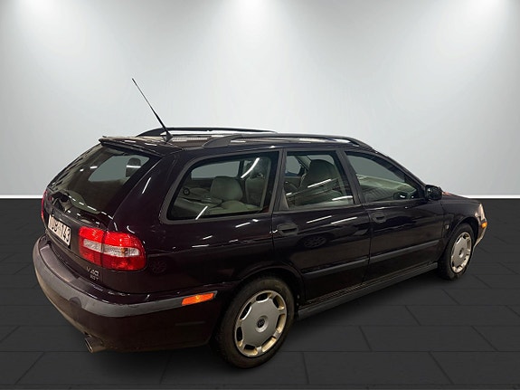 Volvo V40 5 of 5
