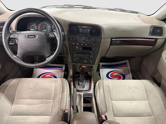 Volvo V40 9 of 16