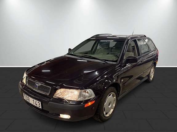 Volvo V40 2 of 5