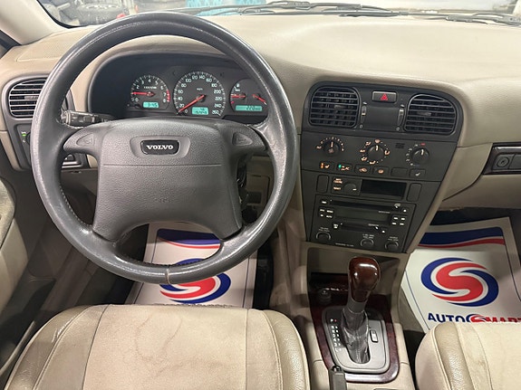 Volvo V40 10 of 16