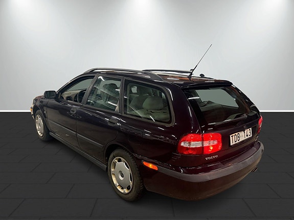 Volvo V40 6 of 16