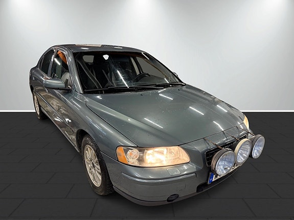 Volvo S60 4 of 5