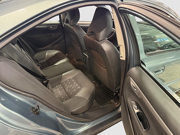 Volvo S60 15 of 18