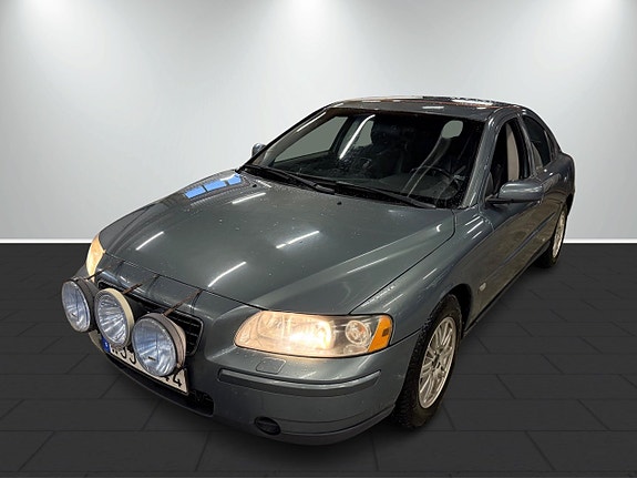 Volvo S60 2 of 5