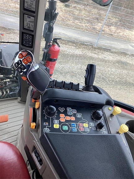 Case IH MAXXUM 130 CVX TRAKTOR 8 of 11