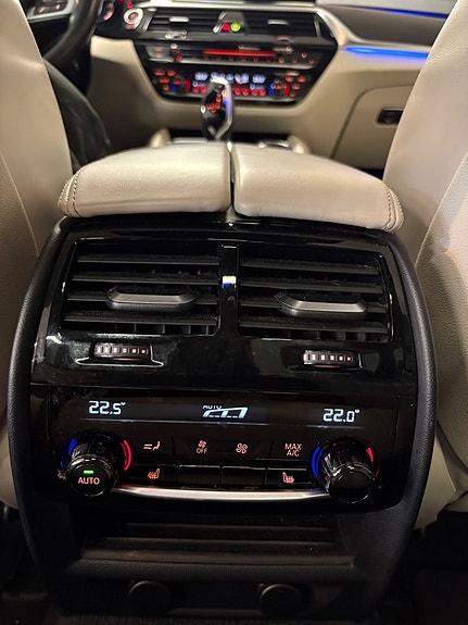 BMW M550i 13 of 30