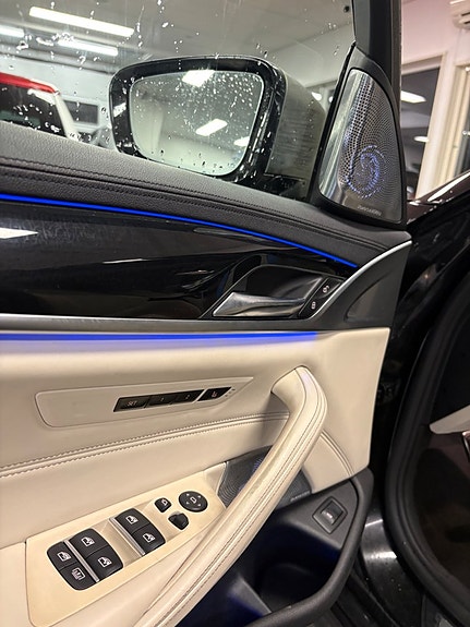 BMW M550i 9 of 30