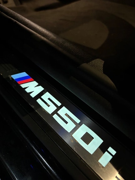 BMW M550i 30 of 30