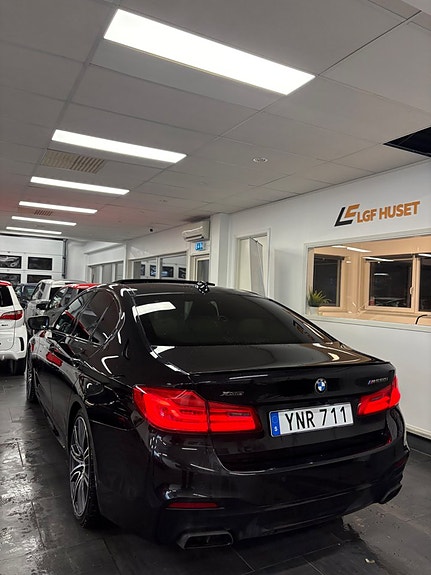 BMW M550i 2 of 30