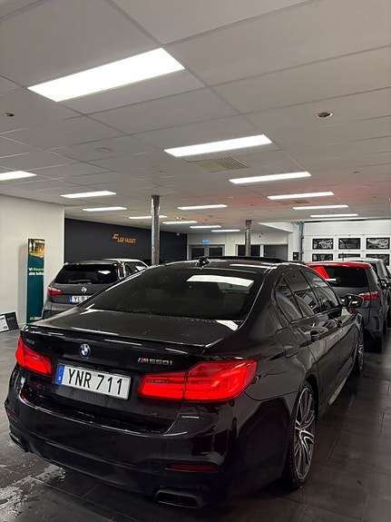 BMW M550i 3 of 30