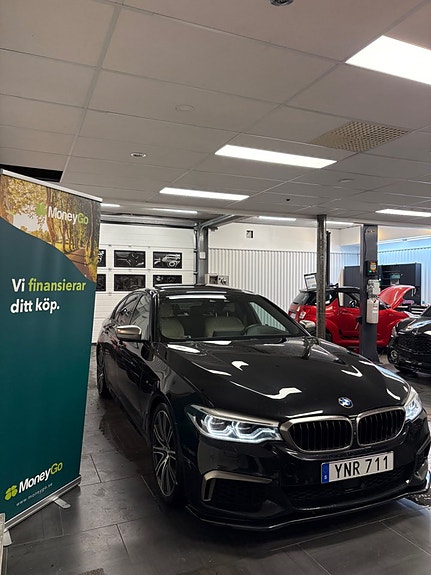 BMW M550i 4 of 30