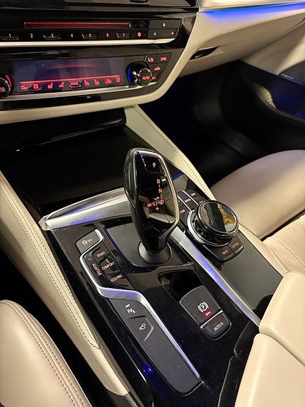 BMW M550i 10 of 30