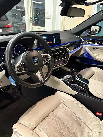 BMW M550i 5 of 30