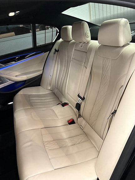 BMW M550i 12 of 30