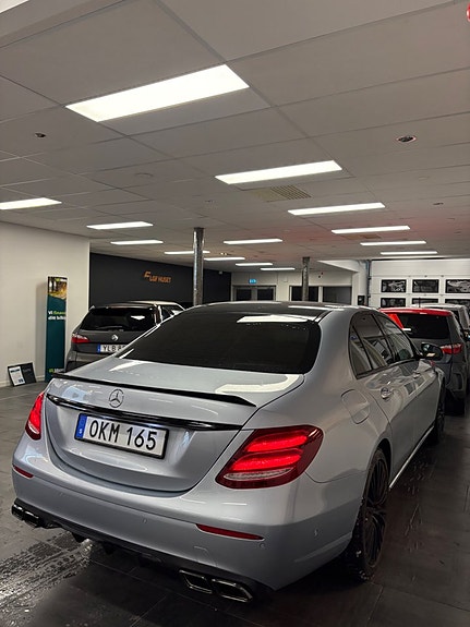 Mercedes-Benz E220 d 3 of 5