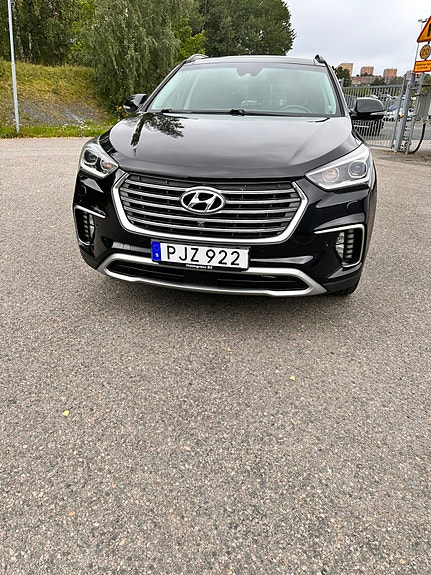 Hyundai Grand Santa Fe 3 of 11