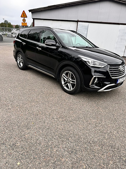 Hyundai Grand Santa Fe 2 of 11