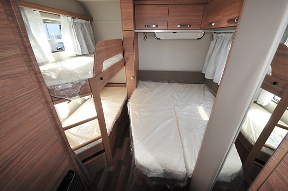 Weinsberg CaraOne 550UK Golvvärme 1700 kg  Barnkammare/ DEMOVAGN 9 of 13