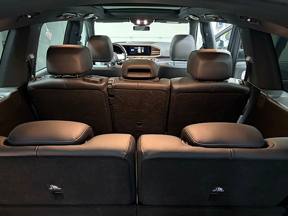 Mercedes-Benz GLS63 18 of 20