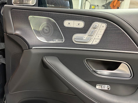 Mercedes-Benz GLS63 15 of 20