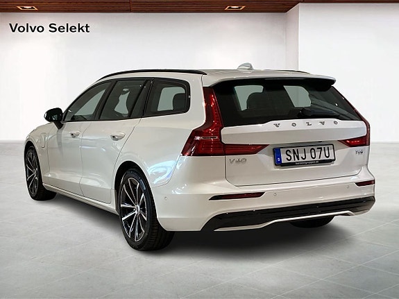 Volvo V60 2 of 16