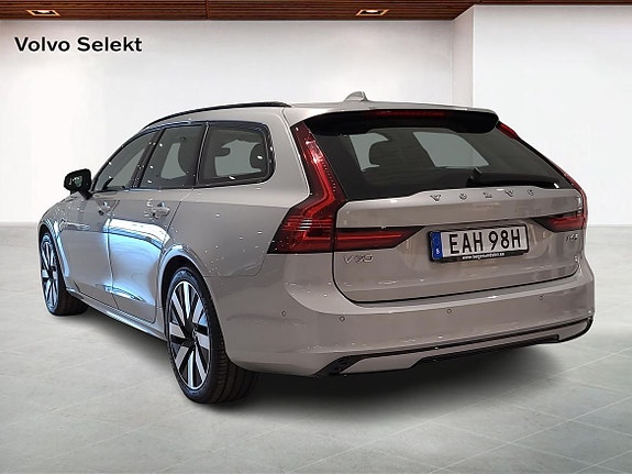Volvo V90 2 of 18