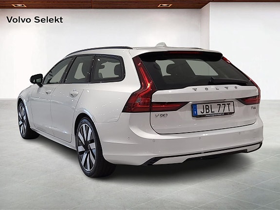 Volvo V90 2 of 19