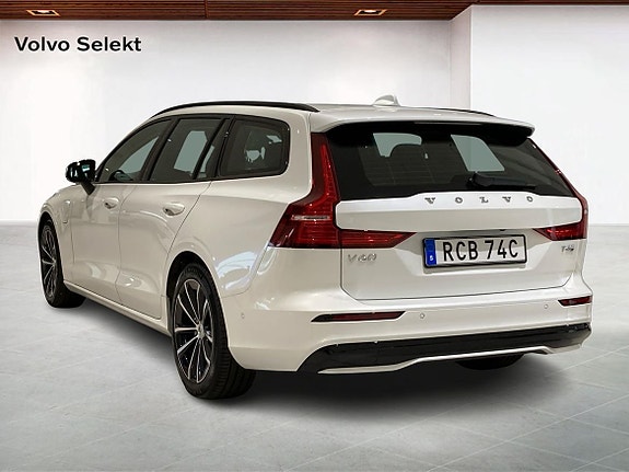 Volvo V60 2 of 16