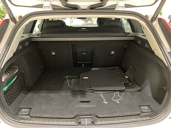 Volvo V60 13 of 16