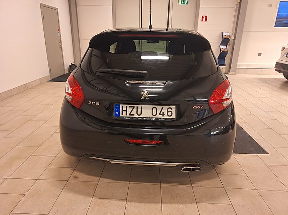 Peugeot 208 3 of 5
