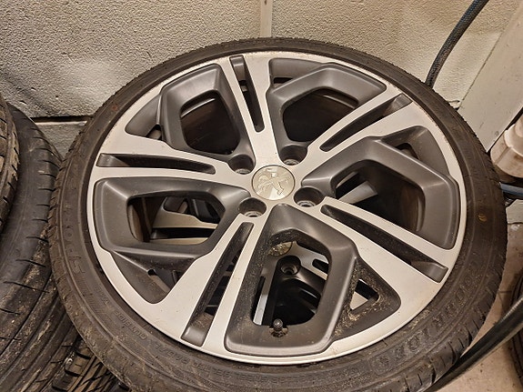 Peugeot 208 15 of 15