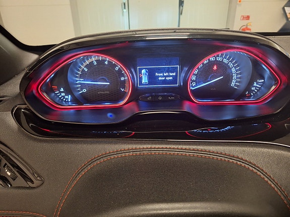 Peugeot 208 11 of 15