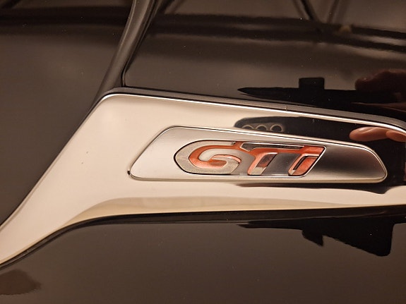 Peugeot 208 7 of 15