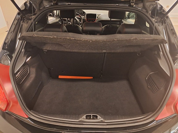 Peugeot 208 13 of 15