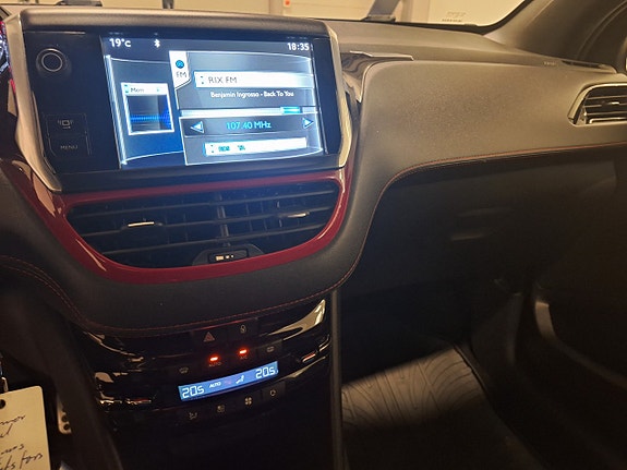 Peugeot 208 12 of 15