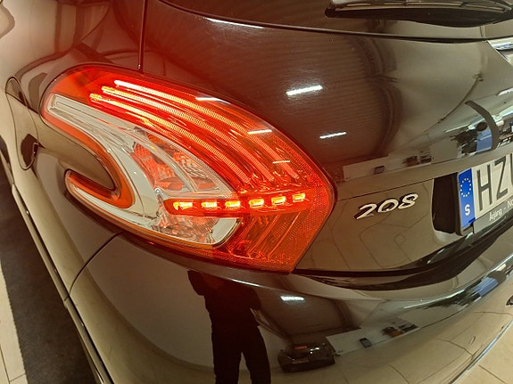 Peugeot 208 6 of 15