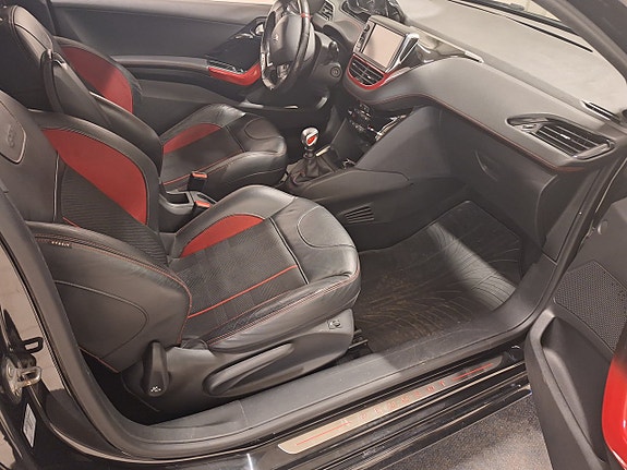 Peugeot 208 10 of 15