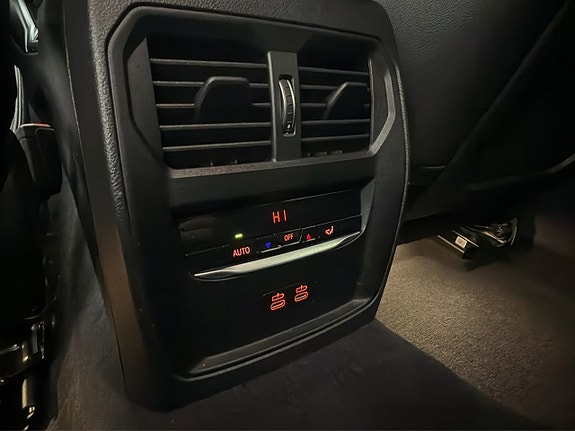 BMW 330e 28 of 30
