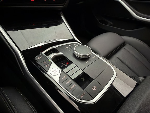 BMW 330e 24 of 30