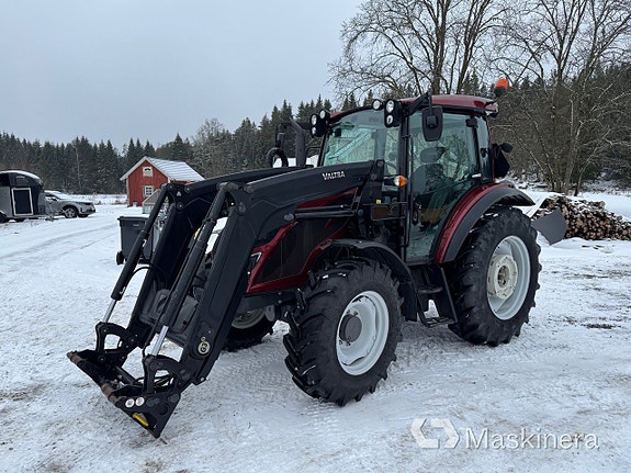 Traktor Valtra A94 med frontlastare