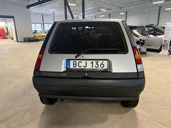 Renault 5 4 of 8