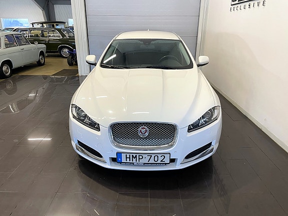 Jaguar XF 9 of 18