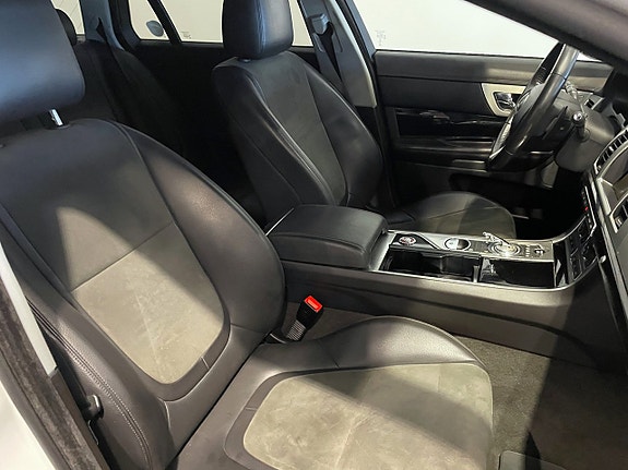 Jaguar XF 12 of 18