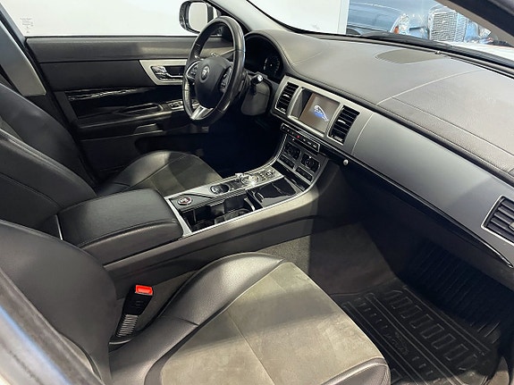 Jaguar XF 11 of 18