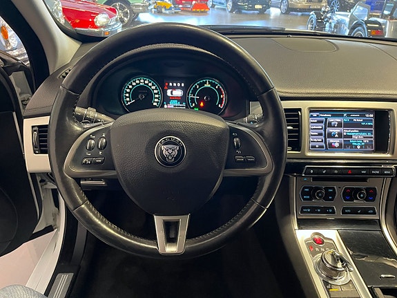 Jaguar XF 15 of 18