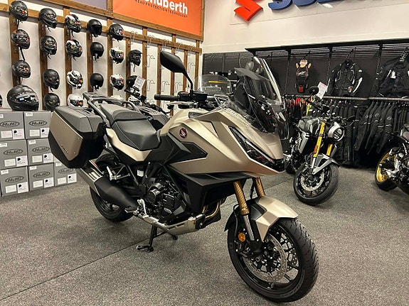 Honda NT1100DE (DCT E-Suspension )