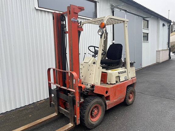 Nissan 1,5 ton  27.000:-
